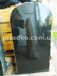 Памятник из рваного камня фото. Размер памятника из рваного камня - 120 х 60 х 12 см.
