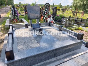 Высота индивидуального памятника 150 см.