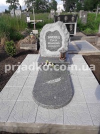 Размеры памятника из камня: 80 х 70 х 32 см.