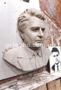 Изготовление ритуального бюста на заказ в Киеве. Размеры: 60 х 50 х 30 см.