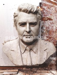 Цена бюста для памятника - согласно проекта: высота 60 см.