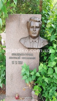 Заказать барельеф для памятника в Киеве - можно в офисе компании СПД Прядко.