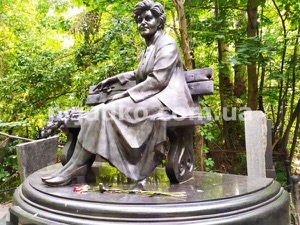 Фото бронзовой скульптуры на кладбище в Киеве. Размеры - согласно проекта.