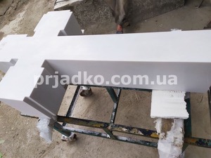 Изготовить памятник с крестом из мрамора в Киеве - можно на производстве СПД Прядко сегодня.