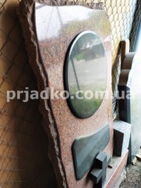 Размеры памятника со склада в Киеве - 110 х 58 х 8 см.