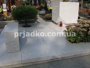 Памятник из мрамора на кладбище. Изготовление в Киеве.