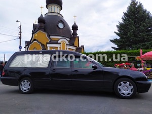 Доставка груза 200: встреча в Киеве катафалком Мерседес Е класса.