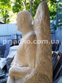 Изготовление ритуального бюста из гранита. Фото на производстве в Киеве.