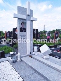 Фотография памятника на одного человека. Высота - 2 м.