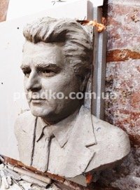 Создание бюста из гранита на производстве в Киеве - высота 60 см.