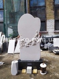 Изготовление памятника из белого мрамора для ритуального комплекса на производстве в Киеве.