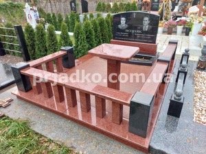 Заказать гранитный цоколь для памятника - можно в офисе компании СПД Прядко.