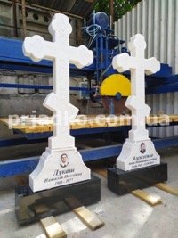 Изготовление крестов из белого мрамора на производстве в Киеве сегодня.