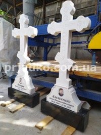 Размер крестов из мрамора: 120 х 60 х 10 см.