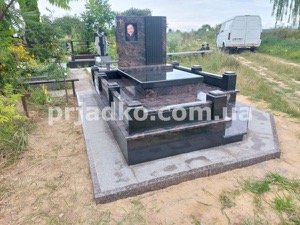 Высота и размеры памятника из гранита Аврора - согласно утверждённого проекта.