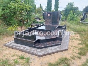 Купить памятник из гранита Аврора в Киеве -  можно в компании СПД Прядко сегодня.