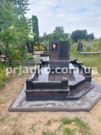 Цена памятника из гранита Аврора сегодня - доступная.