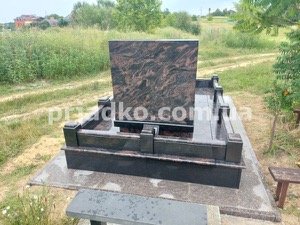 Производство памятников из гранита Аврора в Киеве.