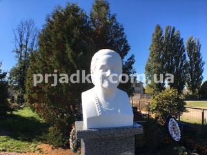 Высота бюста из белого мрамора 65 см. Цена скульптуры согласно проекта.