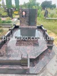Фото памятника из блока Аврора на заказ. Высота памятника 1,4 м.