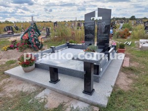 Вариант памятника мужчине. Фото на кладбище.