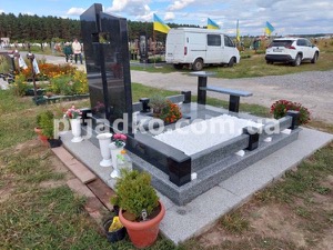 Вариант памятника на заказ для мужчины. Высота по проекту 2 м.
