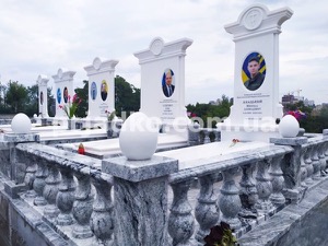 Элитный VIP комплекс из мрамора и гранита. Фото на кладбище в Киеве.