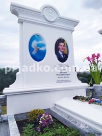 Изготовление памятников из мрамора на могилу. Фото на кладбище в Киеве.