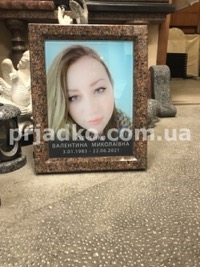Фото девушки в стекле на памятник. Размер цветного портрета в стекле: 40 х 50 см.