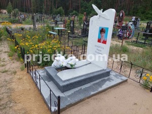Изготовление женского памятника из белого мрамора. Высота 1,7 м.