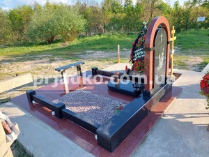 Фото проекта ритуального комплекса. Размеры проекта: 2,5 х 2,5 м.
