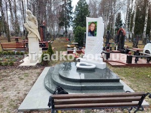 Производство красивых памятников детям из белого мрамора.