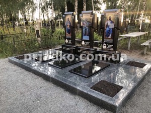 Фото памятника на заказ с портретом в стекле. Высота надгробия 2 м.