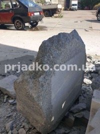 Размер памятника из камня: 85 х 70 х 45 см. Фото изготовления на производстве в Киеве.
