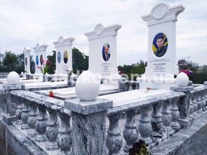 Элитный VIP комплекс из мрамора и гранита. Фото на кладбище в Киеве.