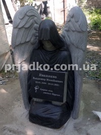 Изготовление ангела из гранита на производстве.