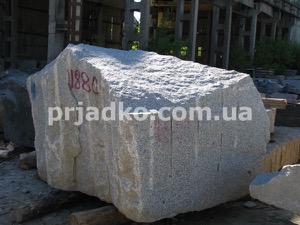 Фото природного камня для изготовления памятников.