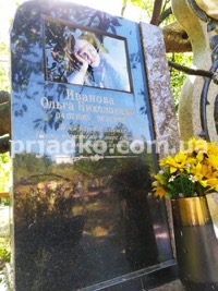 Создание памятников женщинам на заказ в Киеве. Фото на колумбарии.