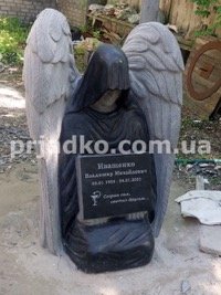 Фото скульптуры ангела из гранита на производстве в Киеве.