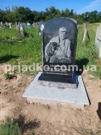 Размеры памятника из валуна: 170х70х25 см.