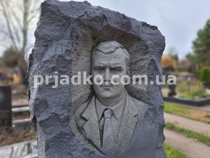 Памятник мужчине на одного человека, фото.