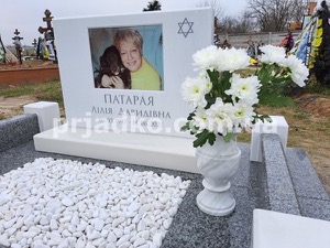 Высота индивидуального памятника мрамора из белого мрамора 70 см.