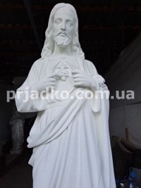 Фото статуи Иисуса Христа из бетона для ритуального комплекса.