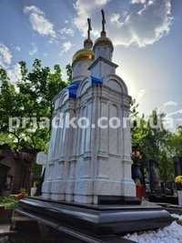 ВИП памятник мужчине в мемориальном комплексе.