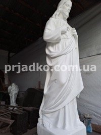 Каталог скульптуры Иисуса Христа из белого бетона; высота 1,3 м.
