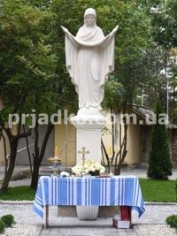 Мемориальная скульптура Покрова Божьей Матери.