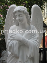 Статуя молящегося ангела для кладбища, высотой 110 см., основа статуи 36 х 53 см., вес 195 кг. Стоимость скульптуры ангела 20 тыс. грн. Фото ангела после покраски, на складе в Киеве.