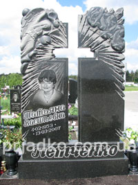 На фото памятник с крестом на двоих в элитном комплексе. Изготовление элитных комплексов в Киеве по индивидуальному проекту. Производство памятников класса Люкс из гранита - СПД Прядко в Киеве.