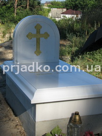 На фото памятник младенцу из белого мрамора. Мраморный памятник ребёнку, с покрытием сусальным золотом. Фото детского памятника на кладбище. Купить готовый памятник младенцу, можно со склада в Киеве по доступной цене.