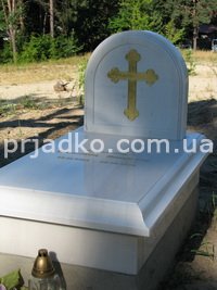 Фото нового памятника для ребёнка. Мраморный памятник младенцу из каталога. Художественное оформление памятника сусальным золотом. Заказать памятник ребёнку из мрамора, можно у профессионалов СПД Прядко в Киеве.